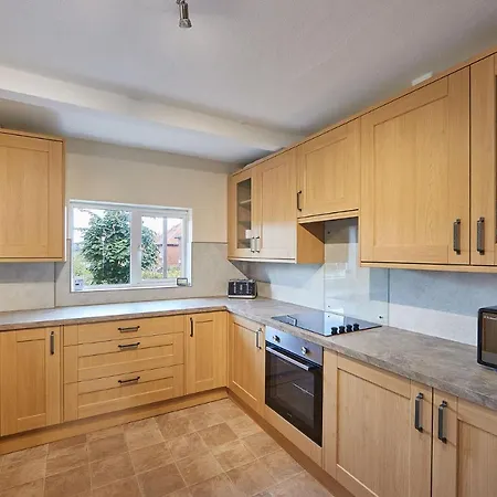 Host & - Blue Sky * Whitby