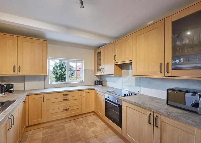 Host & - Blue Sky * Whitby